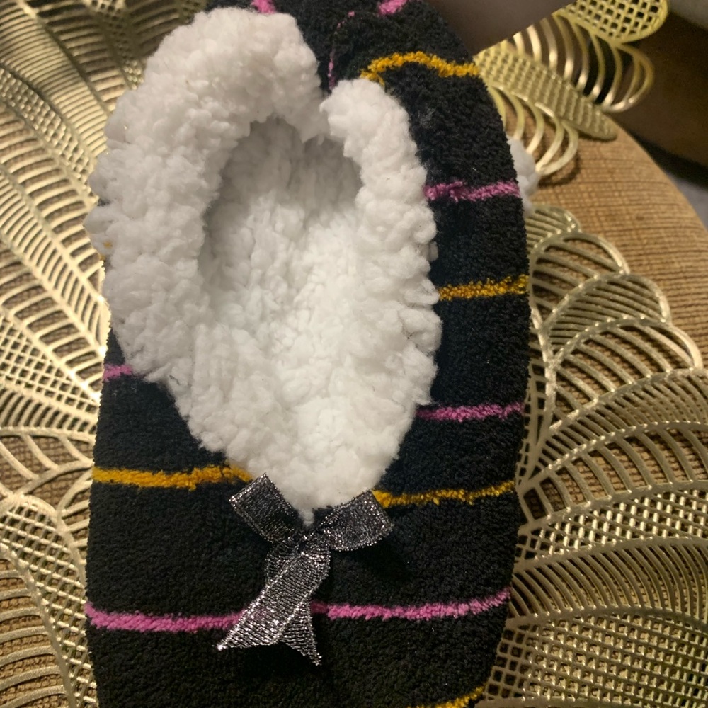 Slipper socks with grippers